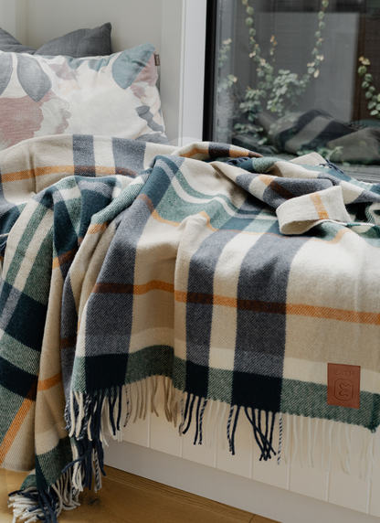 Retreat Lambswool Throw - Meadow Check